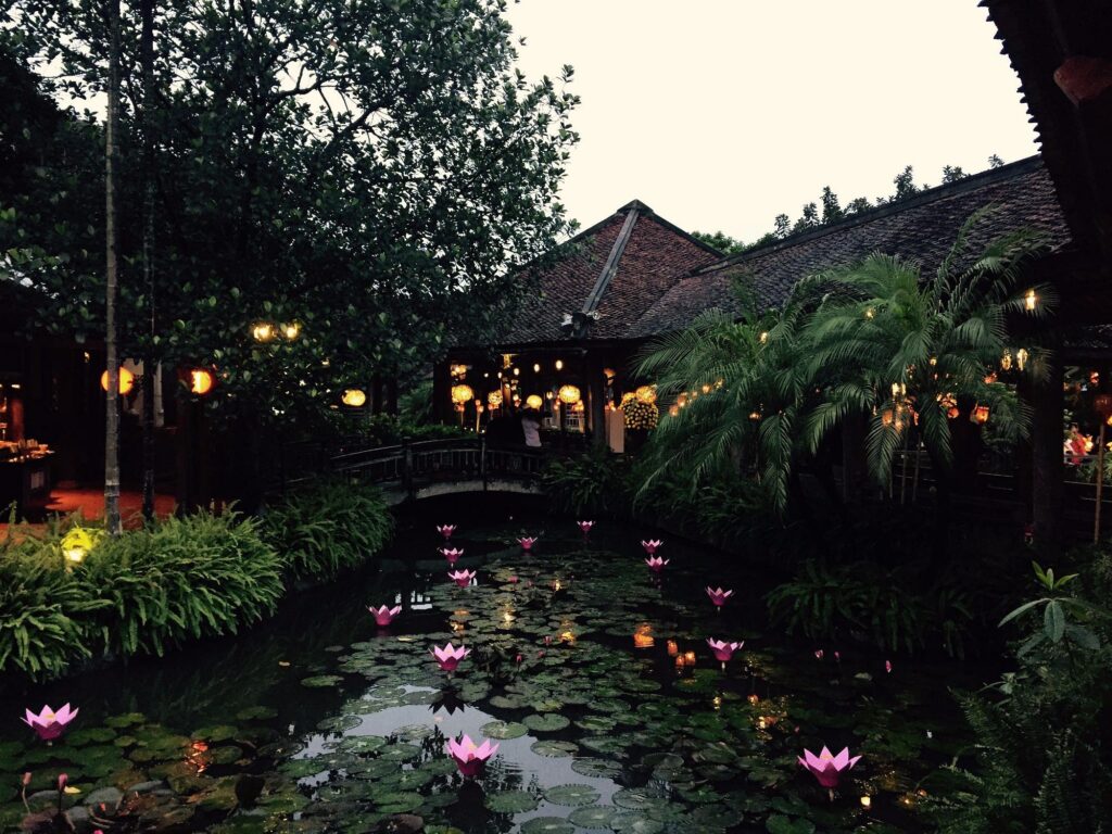 sen-tay-ho-west-lake